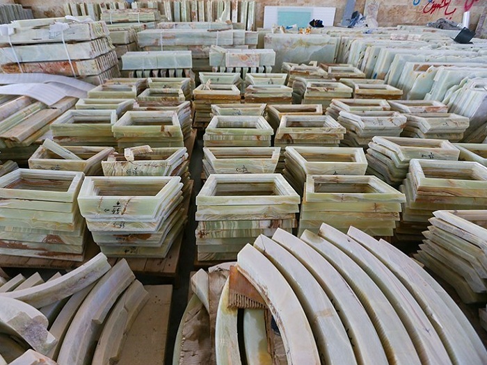 Construcción de columnas en el patio de Hazrat Zahra (PBUH) en Sangestan Company