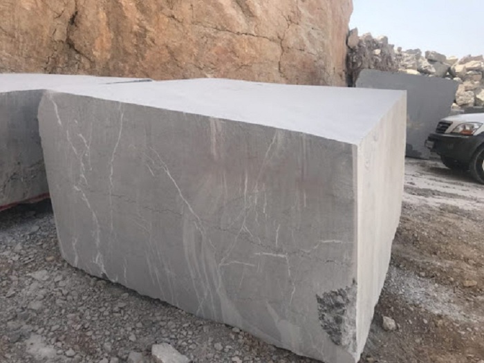 La piedra en bruto se cosecha en la provincia de Fars