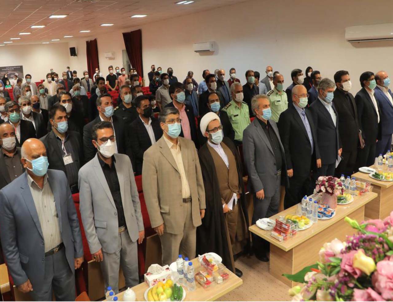La visita del Ministro de Industria, Minería y Comercio y funcionarios a la 13ª Exposición Internacional de Piedra de Irán, Mahalat